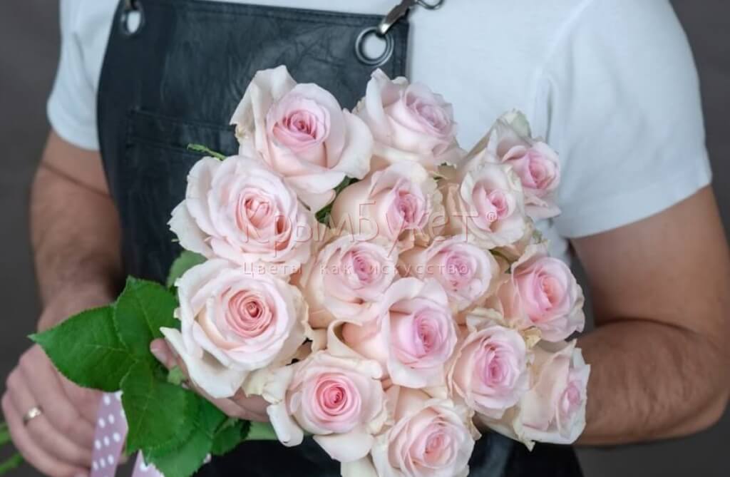 Букет из розовых  роз (11 шт.)