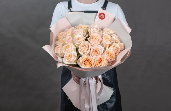 Букет из кремовых роз  (25 шт.)