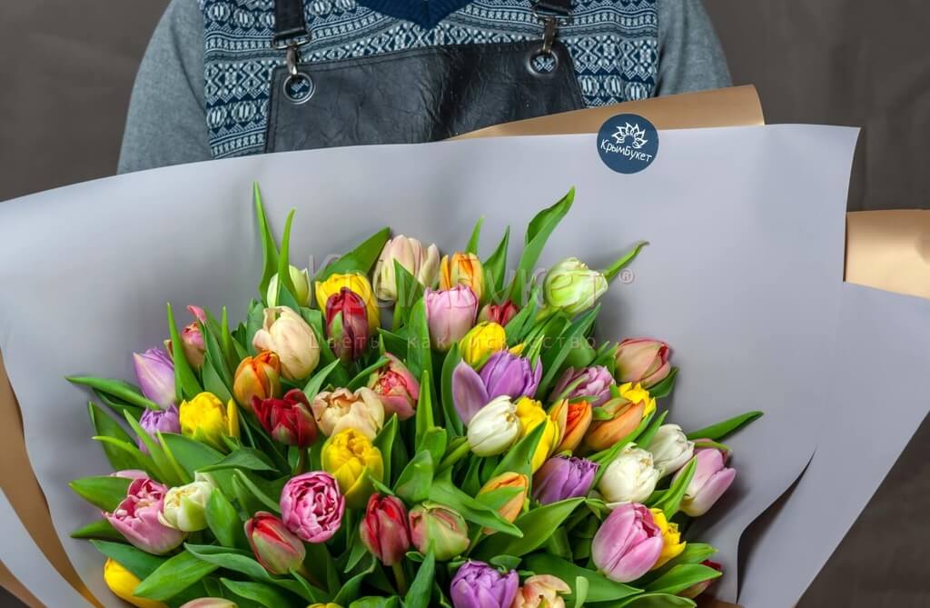 Букет из разноцветных пионовидных тюльпанов (51 шт.)