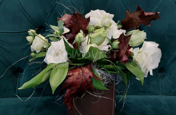 Цветочная композиция «Белый листопад»