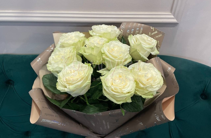 Букет из 9 белых роз 